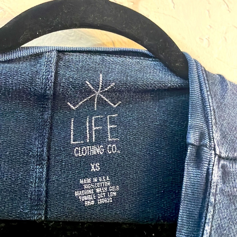 4/$20 LIFE CLOTHING CO. | Top - Picture 3 of 4